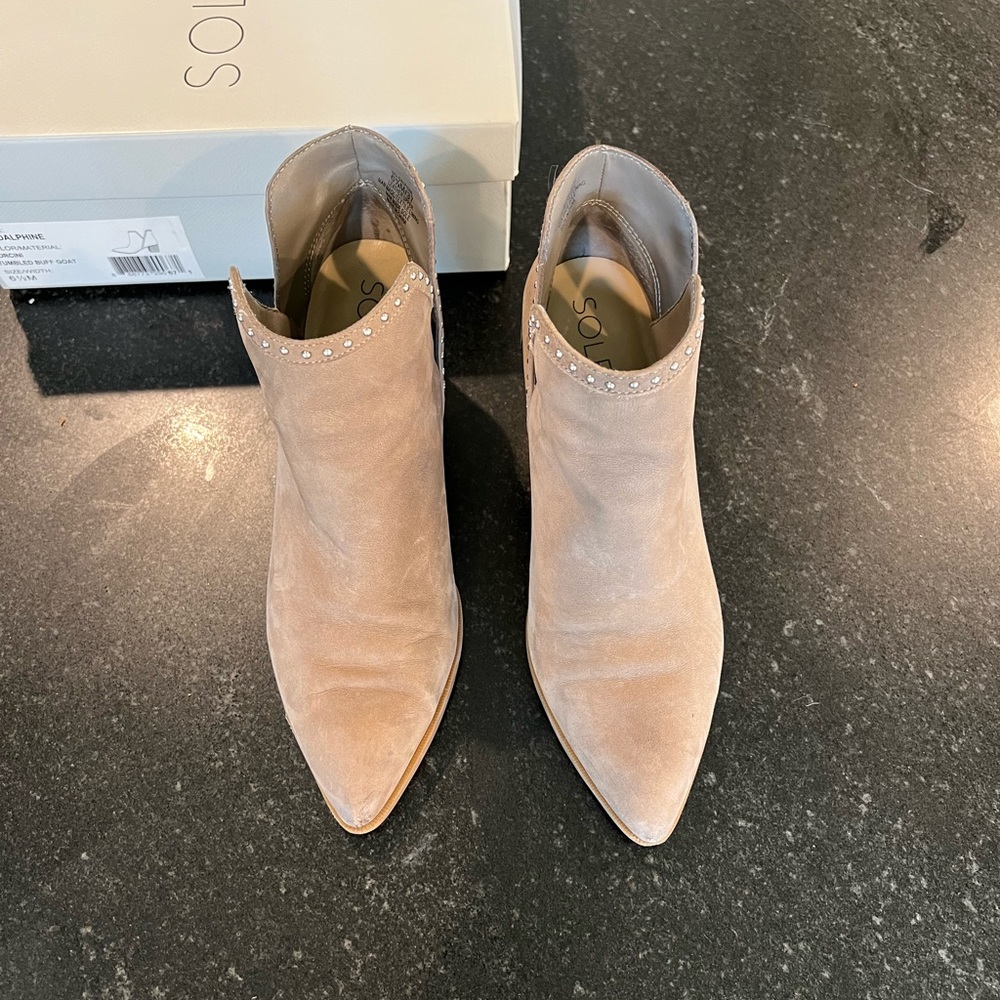 Sole Society So Dalphine Pointed Toe Taupe
Ankle Booties Size 6 1/2